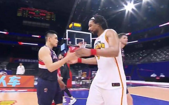 利夫砍34+15贺希宁26分 广州5人上双120-114险胜深圳取三连胜 利夫砍34+15贺希宁26分 广州5人上双120-114险胜深圳取三连胜