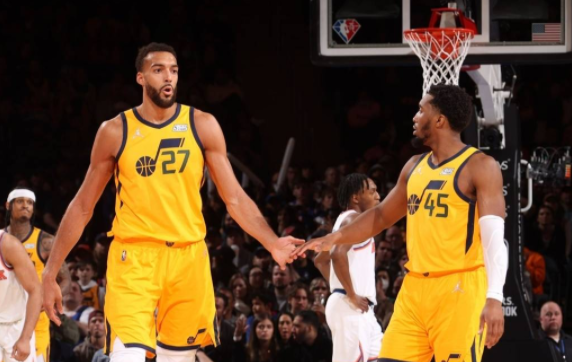 爵士108-93横扫尼克斯迎3连胜 米切尔36+8兰德尔13+12 爵士108-93横扫尼克斯迎3连胜 米切尔36+8兰德尔13+12