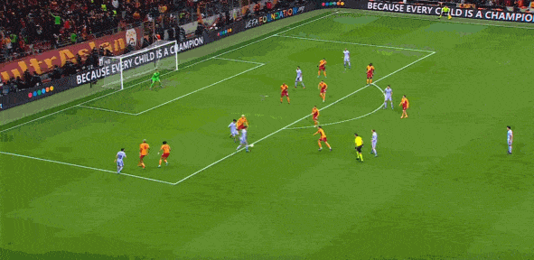 佩德里禁区内闲庭信步破门 佩德里禁区内闲庭信步破门