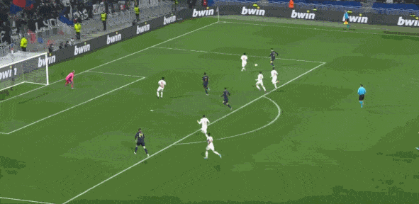 波尔图妖锋潇洒凌空抽射破门 波尔图妖锋潇洒凌空抽射破门