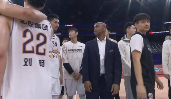 陈林坚空砍41分张帆26+6 荣誉之战北控109-92大胜送福建7连败 陈林坚空砍41分张帆26+6 荣誉之战北控109-92大胜送福建7连败