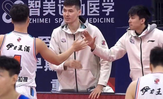 伯顿空砍47分阿不都休战 天津119-124不敌新疆8连胜遭终结 伯顿空砍47分阿不都休战 天津119-124不敌新疆8连胜遭终结