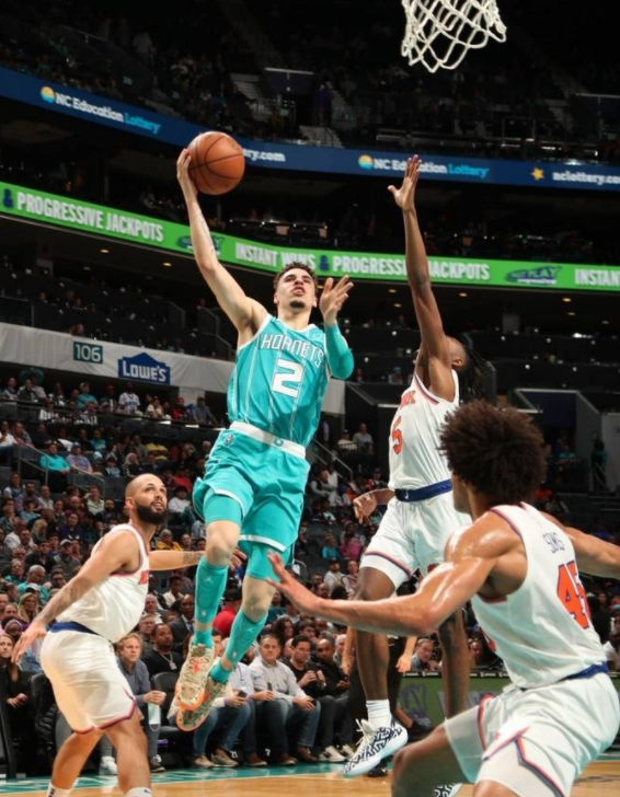 巴雷特30分三球32+9 尼克斯7人得分上双121-106擒黄蜂 巴雷特30分三球32+9 尼克斯7人得分上双121-106擒黄蜂