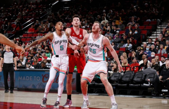 默里28+7带5人得分上双 马刺133-96大胜开拓者取两连胜 默里28+7带5人得分上双 马刺133-96大胜开拓者取两连胜