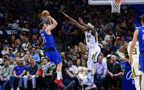 东契奇砍32+10米切尔12分 独行侠3人20+以114-100轻取爵士 东契奇砍32+10米切尔12分 独行侠3人20+以114-100轻取爵士