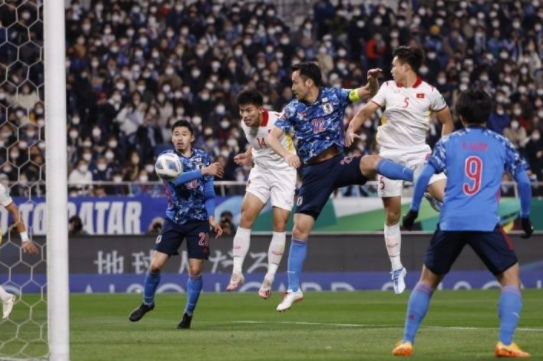世预赛-越南客场1-1逼平日本 阮青平头槌吉田麻也扳平 世预赛-越南客场1-1逼平日本 阮青平头槌吉田麻也扳平