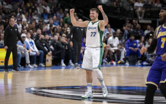 湖人110-128负独行侠跌出附加赛 东契奇3节3双詹姆斯缺阵 湖人110-128负独行侠跌出附加赛 东契奇3节3双詹姆斯缺阵