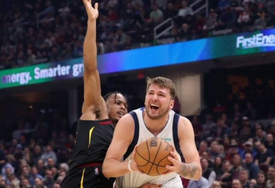 独行侠120-112轻取骑士三连胜 东契奇35+13+9勒维尔32分 独行侠120-112轻取骑士三连胜 东契奇35+13+9勒维尔32分