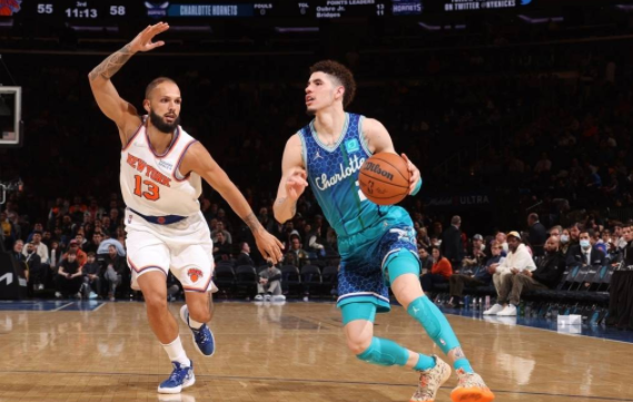 黄蜂5人上双125-114击溃尼克斯 三球20+15布里奇斯31分 黄蜂5人上双125-114击溃尼克斯 三球20+15布里奇斯31分