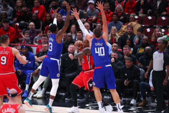 公牛加时135-130逆转快船 德罗赞轰50分 乔治低迷仅22分 公牛加时135-130逆转快船 德罗赞轰50分 乔治低迷仅22分