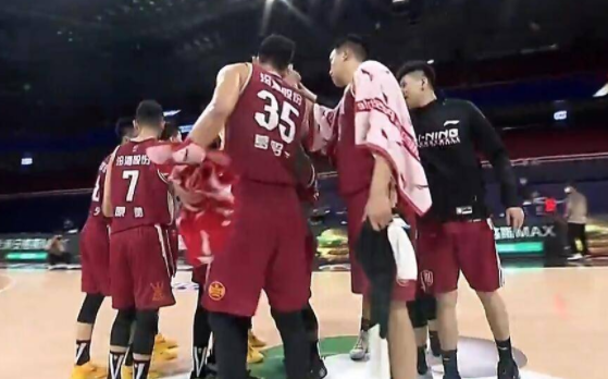 闫鹏飞28分利夫空砍25+14 山西120-101轻取广州总分1-0 闫鹏飞28分利夫空砍25+14 山西120-101轻取广州总分1-0