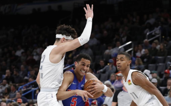 活塞替补席爆发110-101力克雷霆 海耶斯26分5抢断状元仅2分 活塞替补席爆发110-101力克雷霆 海耶斯26分5抢断状元仅2分