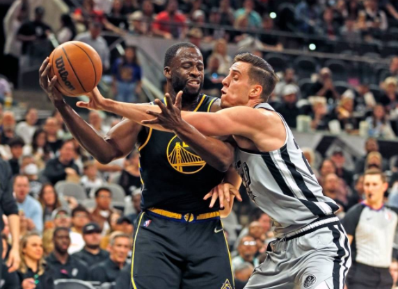 追梦准三双普尔低效18+8 水花均缺阵勇士100-94胜马刺 追梦准三双普尔低效18+8 水花均缺阵勇士100-94胜马刺