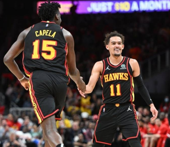 老鹰132-103胜黄蜂将与骑士争第8 特雷-杨24+10三球空砍26+7 老鹰132-103胜黄蜂将与骑士争第8 特雷-杨24+10三球空砍26+7