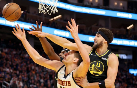 勇士开门红123-107掘金 库里复出16+4普尔30分 约基奇25+10 勇士开门红123-107掘金 库里复出16+4普尔30分 约基奇25+10