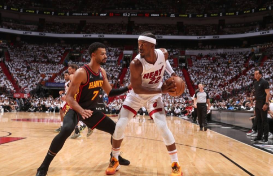 巴特勒45分吹杨25分10失误 热火115-105再胜老鹰总分2-0 巴特勒45分吹杨25分10失误 热火115-105再胜老鹰总分2-0