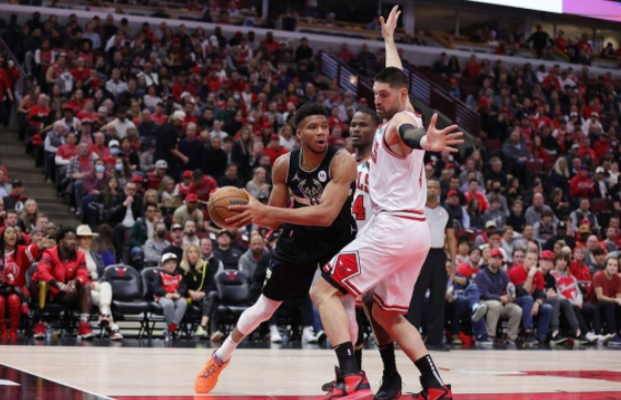 字母18+9+7德罗赞仅11分 雄鹿111-81大胜公牛总分2-1 字母18+9+7德罗赞仅11分 雄鹿111-81大胜公牛总分2-1