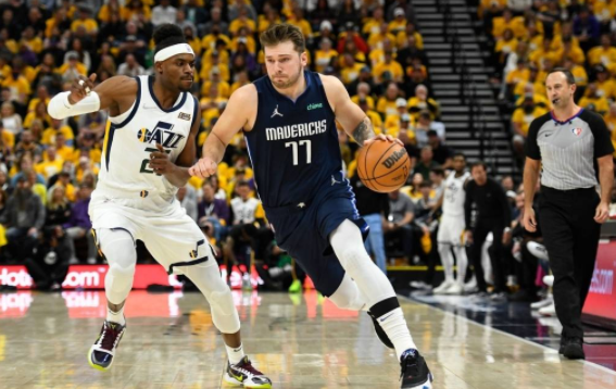 东契奇复出30+10米切尔23+7 爵士100-99险胜独行侠总分2-2 东契奇复出30+10米切尔23+7 爵士100-99险胜独行侠总分2-2