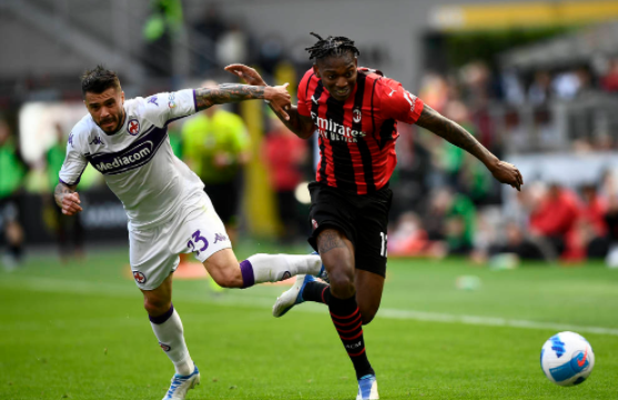 意甲-AC米兰1-0佛罗伦萨暂5分领跑 莱奥制胜球吉鲁失单刀 意甲-AC米兰1-0佛罗伦萨暂5分领跑 莱奥制胜球吉鲁失单刀