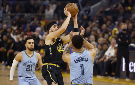 库里30分莫兰特空砍34+7 勇士142-112大胜灰熊总分2-1 库里30分莫兰特空砍34+7 勇士142-112大胜灰熊总分2-1