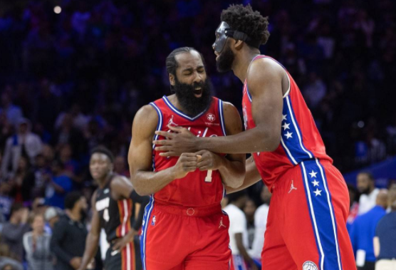 恩比德24+11哈登31+9+7 76人116-108再胜热火总比分2-2 恩比德24+11哈登31+9+7 76人116-108再胜热火总比分2-2