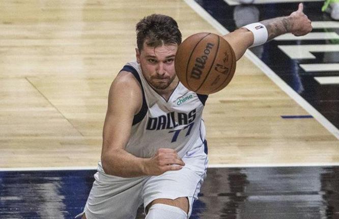 11号NBA前瞻:保罗布克围攻东契奇 太阳欲掀翻独行侠拿赛点 11号NBA前瞻:保罗布克围攻东契奇 太阳欲掀翻独行侠拿赛点