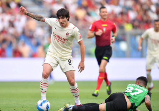 意甲-米兰3-0轻取萨索洛夺冠 吉鲁梅开二度凯西破门 意甲-米兰3-0轻取萨索洛夺冠 吉鲁梅开二度凯西破门