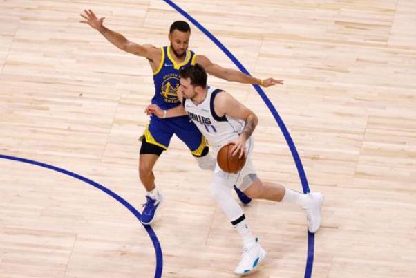 27号NBA前瞻:水花茶围攻东契奇 勇士力争掀翻独行侠晋级 27号NBA前瞻:水花茶围攻东契奇 勇士力争掀翻独行侠晋级