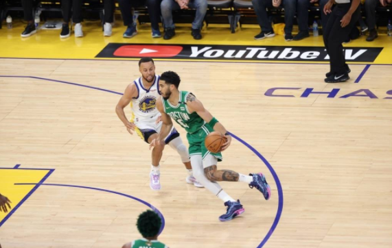 绿军末节120-108逆转勇士1-0 塔图姆12+13库里空砍34分 绿军末节120-108逆转勇士1-0 塔图姆12+13库里空砍34分