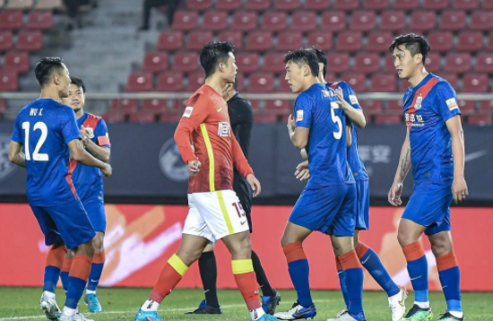 中超-上海申花1-0击败广州队 朱辰杰点射制胜刘若钒伤退 中超-上海申花1-0击败广州队 朱辰杰点射制胜刘若钒伤退