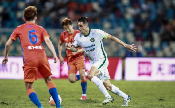 中超-山东泰山1-0战胜浙江队取得开门红 金敬道破门郑铮直红 中超-山东泰山1-0战胜浙江队取得开门红 金敬道破门郑铮直红