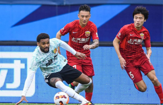 中超-十人海港0-1武汉长江 徐新首秀飞踹直红布鲁诺破门 中超-十人海港0-1武汉长江 徐新首秀飞踹直红布鲁诺破门