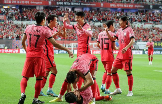 友谊赛-韩国2-0十人智利 孙兴慜任意球直挂死角黄喜灿爆射得手 友谊赛-韩国2-0十人智利 孙兴慜任意球直挂死角黄喜灿爆射得手