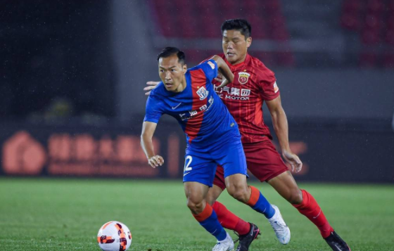 中超-上海申花2-0送海港两连败 巴索戈进球杨旭破球荒 中超-上海申花2-0送海港两连败 巴索戈进球杨旭破球荒