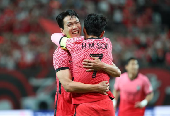 友谊赛-韩国4-1击败埃及 黄义助传射金英权、曹圭成破门 友谊赛-韩国4-1击败埃及 黄义助传射金英权、曹圭成破门