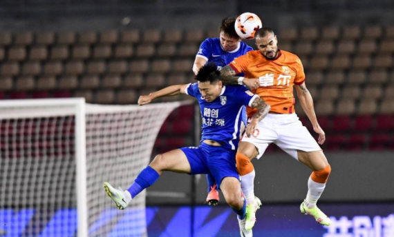 中超-武汉三镇3-1武汉长江升至榜首 马尔康双响 中超-武汉三镇3-1武汉长江升至榜首 马尔康双响