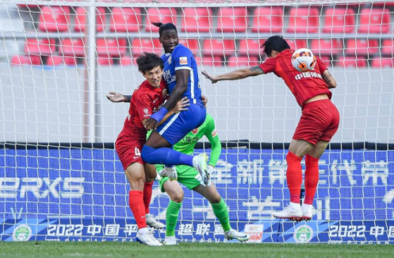 中超-三镇2-1战胜海港继续领跑 马尔康任航头槌破门 中超-三镇2-1战胜海港继续领跑 马尔康任航头槌破门