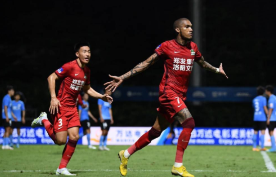 中超-10人河南2-0战胜大连暂登顶 卡兰加多拉多建功 中超-10人河南2-0战胜大连暂登顶 卡兰加多拉多建功