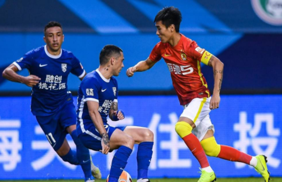 中超-武汉三镇2-1逆袭广州夺4连胜 斯坦丘谢鹏飞建功 中超-武汉三镇2-1逆袭广州夺4连胜 斯坦丘谢鹏飞建功