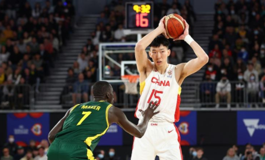 世亚预-中国男篮48-71再负澳大利亚 王哲林12分 J-怀特16+14 世亚预-中国男篮48-71再负澳大利亚 王哲林12分 J-怀特16+14