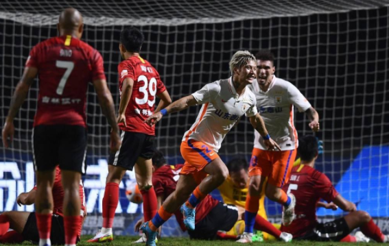 中超-山东泰山2-1亚泰取三连胜 陈蒲替补绝杀克雷桑连场破门 中超-山东泰山2-1亚泰取三连胜 陈蒲替补绝杀克雷桑连场破门