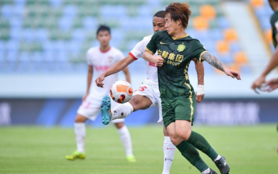 中超-北京国安0-0闷平梅州客家 3粒进球皆被吹张玉宁伤退 中超-北京国安0-0闷平梅州客家 3粒进球皆被吹张玉宁伤退