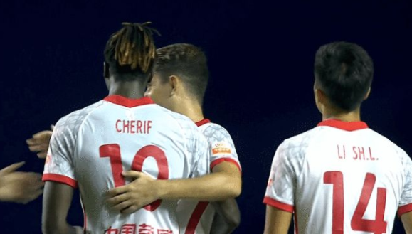 中超-上海海港1-0送广州队四连败 奥斯卡点射首球绝杀 中超-上海海港1-0送广州队四连败 奥斯卡点射首球绝杀