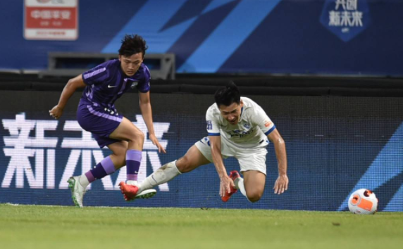 中超-津门虎3-0十人沧州 赵英杰破门林创益直红 中超-津门虎3-0十人沧州 赵英杰破门林创益直红