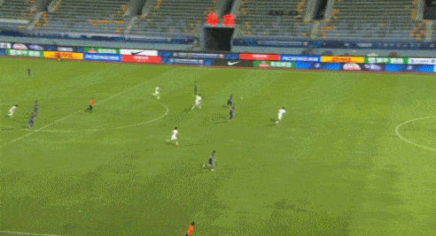 1657633098579136.gif 04.gif