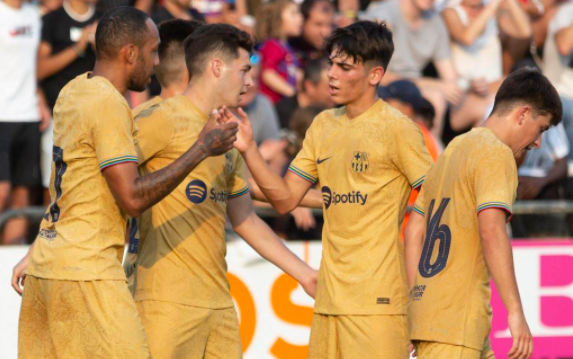 热身赛-奥洛特1-1战平巴萨 凯西首秀奥巴梅扬挑射建功 热身赛-奥洛特1-1战平巴萨 凯西首秀奥巴梅扬挑射建功