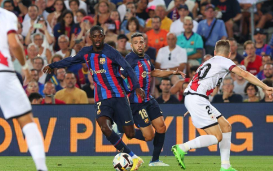 西甲-巴萨0-0战平巴列卡诺 莱万、凯西破门被吹布斯克茨染红 西甲-巴萨0-0战平巴列卡诺 莱万、凯西破门被吹布斯克茨染红