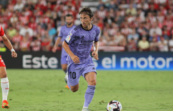 西甲-皇马2-1升班马阿尔梅里亚 阿拉巴任意球破门逆转 西甲-皇马2-1升班马阿尔梅里亚 阿拉巴任意球破门逆转