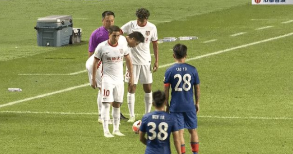 中超-成都2-0申花取五连胜 吴贵超、费利佩破门朱辰杰伤退 中超-成都2-0申花取五连胜 吴贵超、费利佩破门朱辰杰伤退