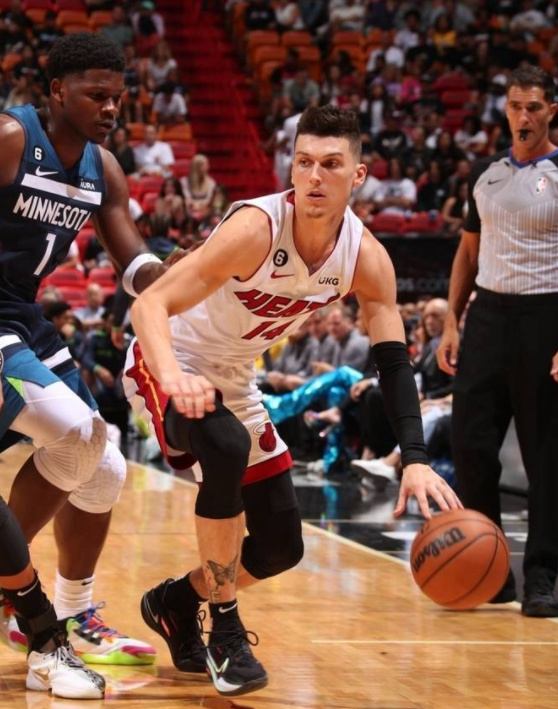 NBA-希罗22+6阿德巴约22分 森林狼全民皆兵121-111击败热火 NBA-希罗22+6阿德巴约22分 森林狼全民皆兵121-111击败热火